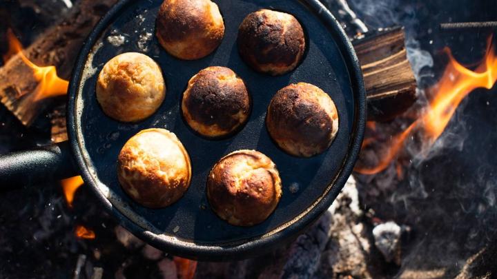 Æbleskiver over bål, mums